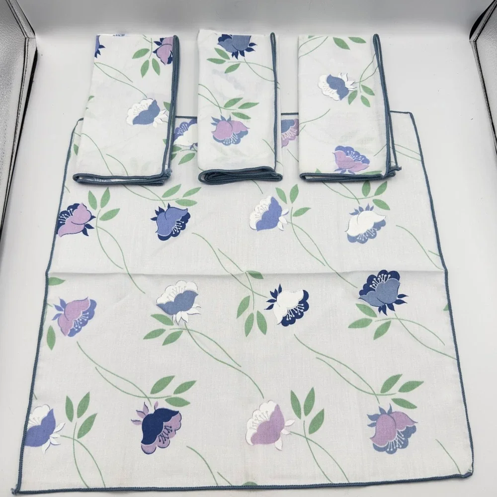 Vintage Floral Napkins White Blue Purple Set of 4 Square 16.5